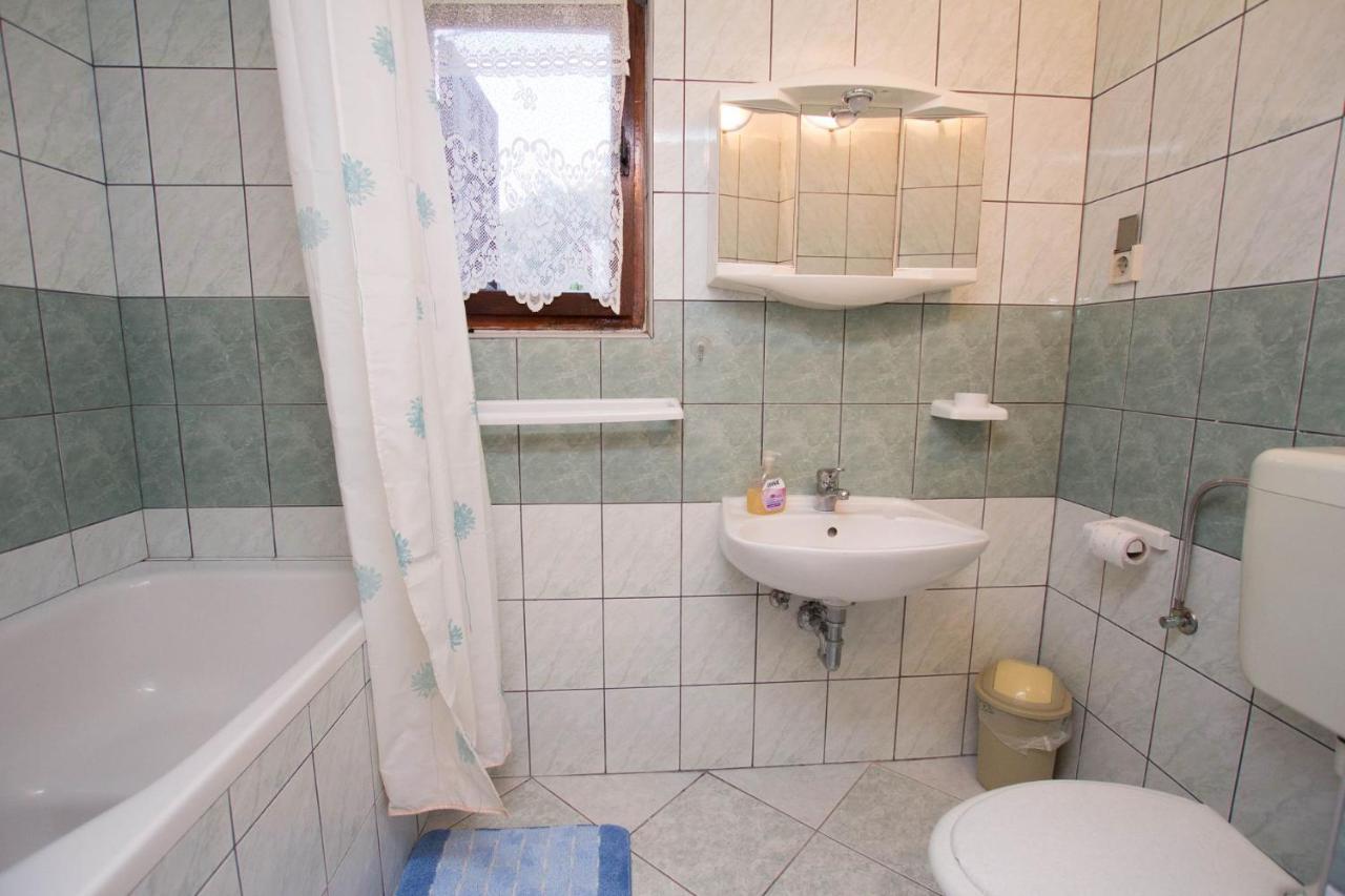 Apartments David - 20M From The Beach With Parking Trogir Ngoại thất bức ảnh