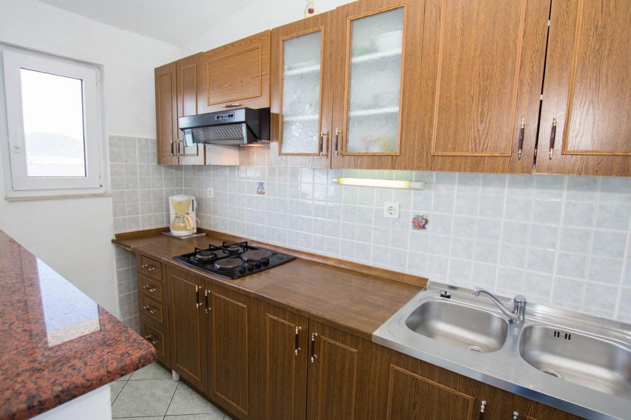 Apartments David - 20M From The Beach With Parking Trogir Ngoại thất bức ảnh